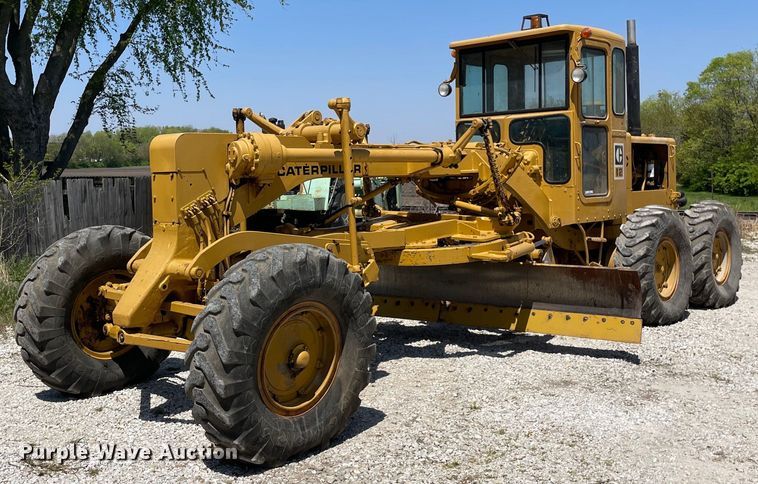 image for item LJ9639 1968 Caterpillar 12F  rigid frame motor grader