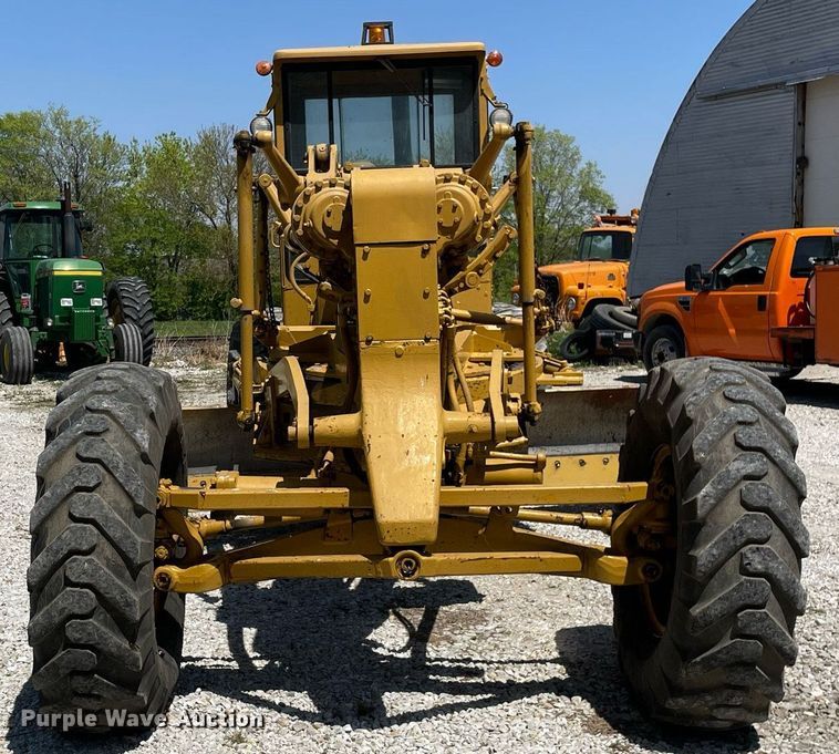 image for item LJ9639 1968 Caterpillar 12F  rigid frame motor grader