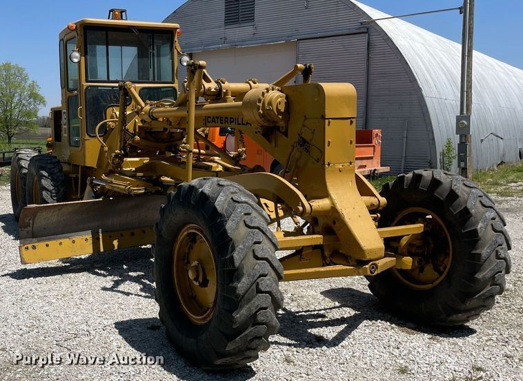 image for item LJ9639 1968 Caterpillar 12F  rigid frame motor grader