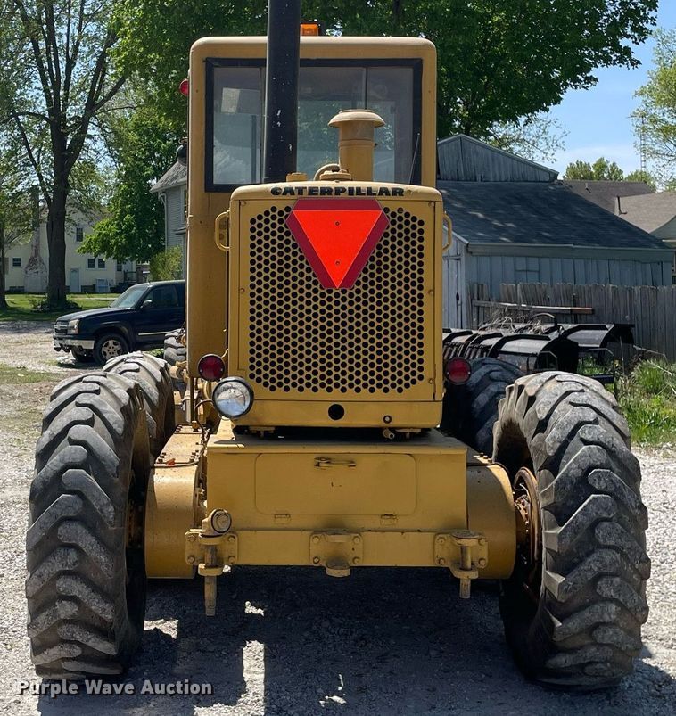image for item LJ9639 1968 Caterpillar 12F  rigid frame motor grader