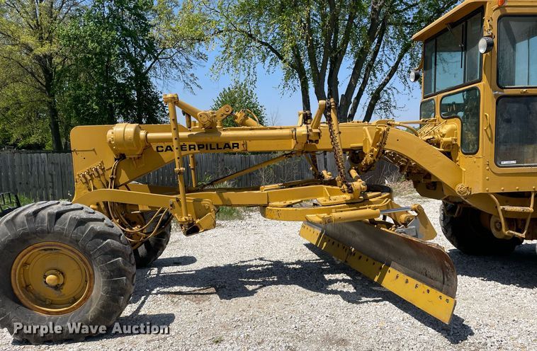 image for item LJ9639 1968 Caterpillar 12F  rigid frame motor grader