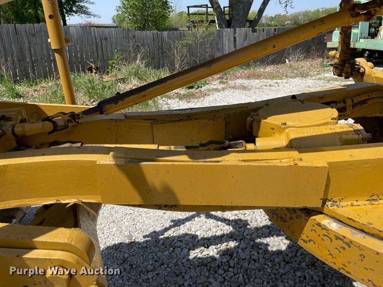 image for item LJ9639 1968 Caterpillar 12F  rigid frame motor grader