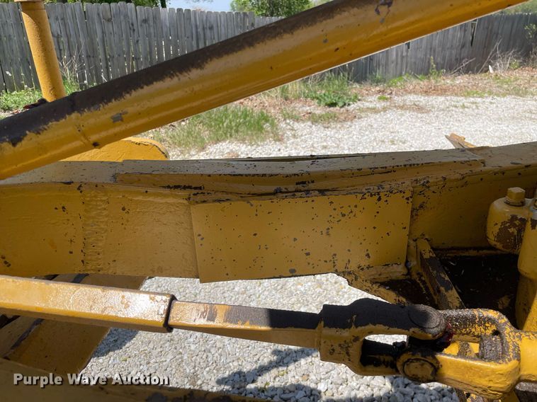 image for item LJ9639 1968 Caterpillar 12F  rigid frame motor grader