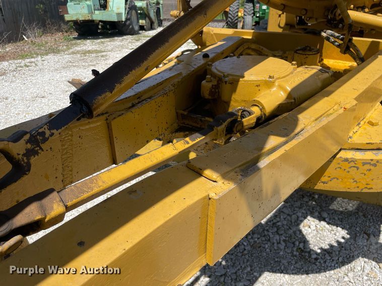 image for item LJ9639 1968 Caterpillar 12F  rigid frame motor grader