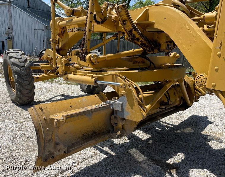 image for item LJ9639 1968 Caterpillar 12F  rigid frame motor grader