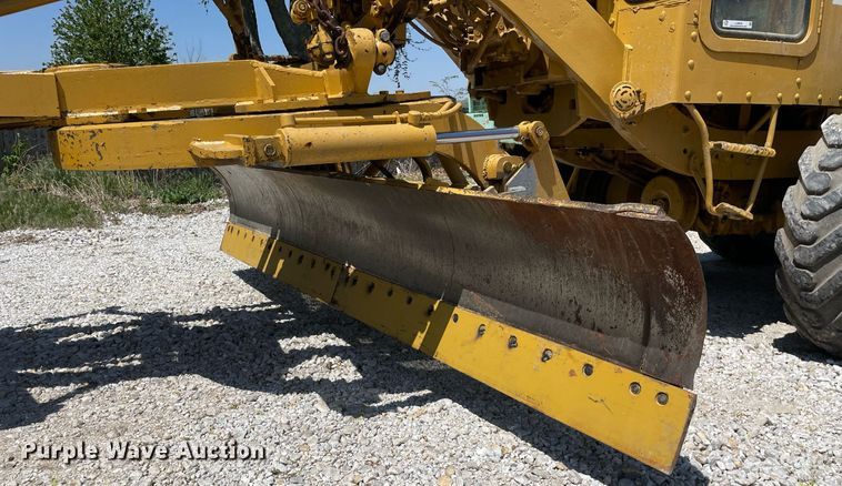 image for item LJ9639 1968 Caterpillar 12F  rigid frame motor grader