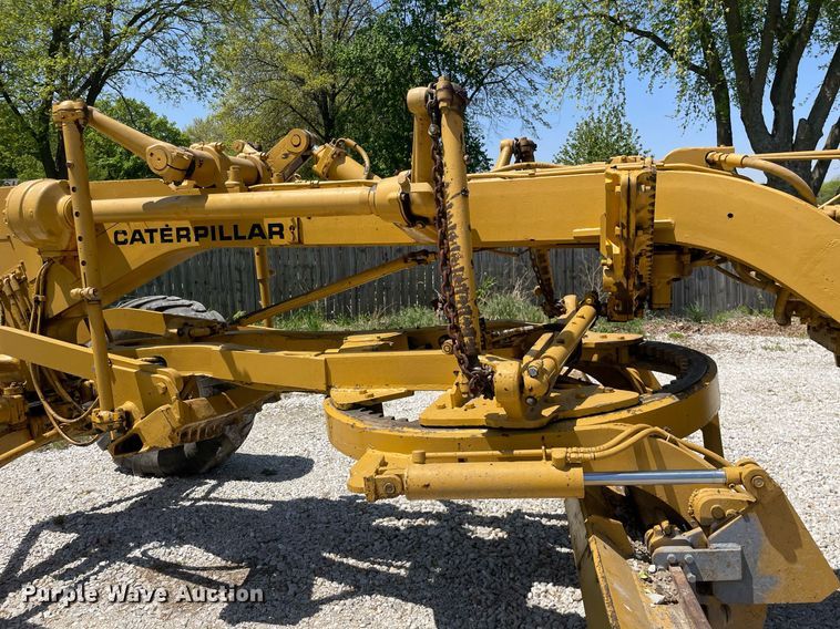image for item LJ9639 1968 Caterpillar 12F  rigid frame motor grader
