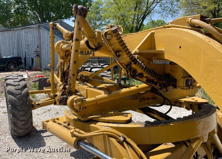 image for item LJ9639 1968 Caterpillar 12F  rigid frame motor grader