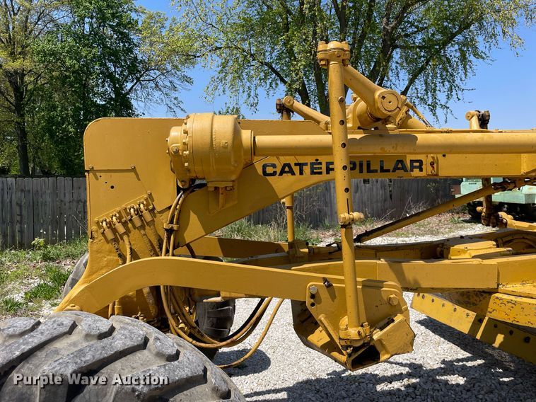 image for item LJ9639 1968 Caterpillar 12F  rigid frame motor grader
