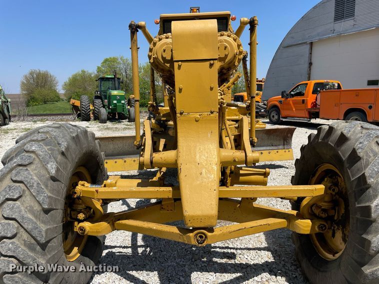 image for item LJ9639 1968 Caterpillar 12F  rigid frame motor grader