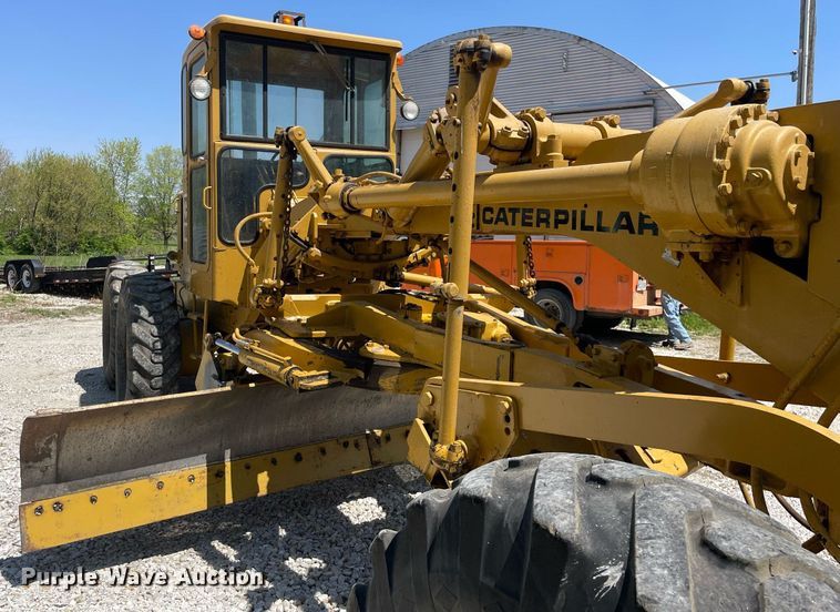 image for item LJ9639 1968 Caterpillar 12F  rigid frame motor grader
