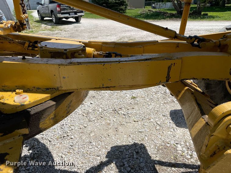 image for item LJ9639 1968 Caterpillar 12F  rigid frame motor grader