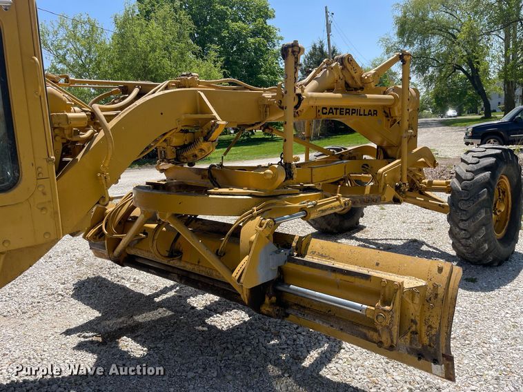 image for item LJ9639 1968 Caterpillar 12F  rigid frame motor grader