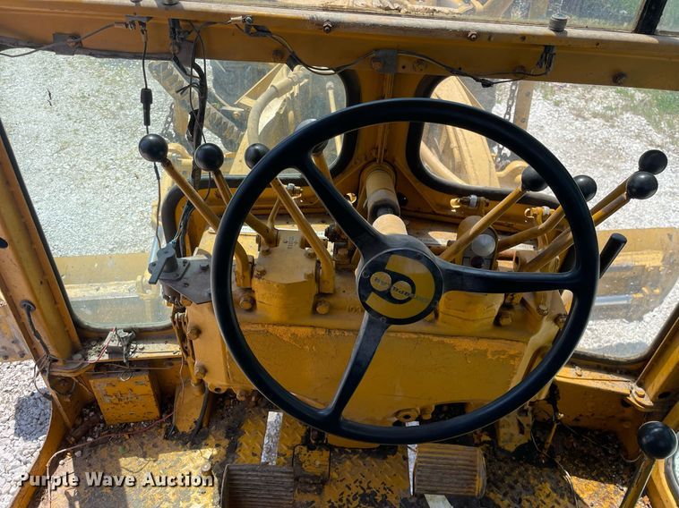 image for item LJ9639 1968 Caterpillar 12F  rigid frame motor grader