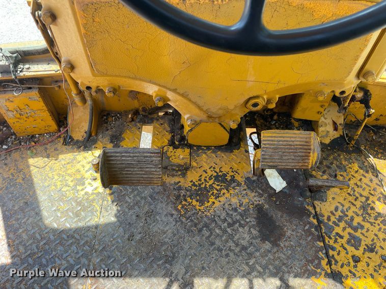 image for item LJ9639 1968 Caterpillar 12F  rigid frame motor grader