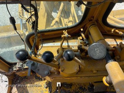 image for item LJ9639 1968 Caterpillar 12F  rigid frame motor grader