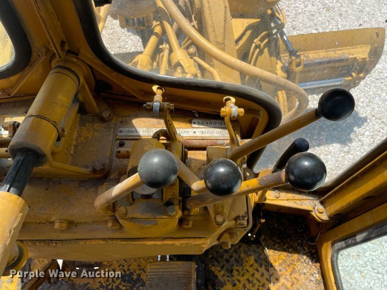 image for item LJ9639 1968 Caterpillar 12F  rigid frame motor grader