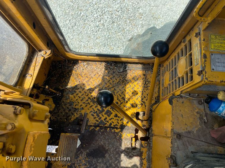 image for item LJ9639 1968 Caterpillar 12F  rigid frame motor grader