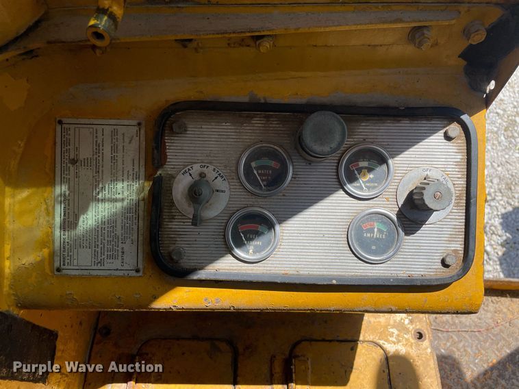 image for item LJ9639 1968 Caterpillar 12F  rigid frame motor grader