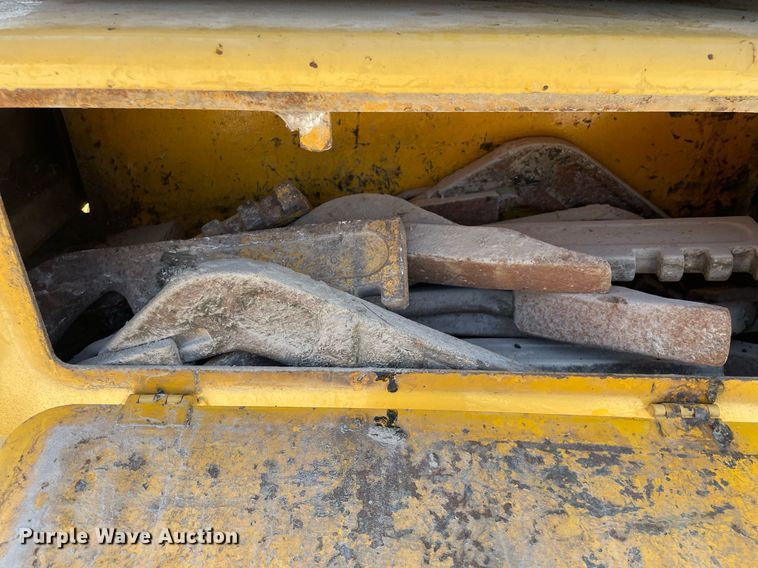 image for item LJ9639 1968 Caterpillar 12F  rigid frame motor grader