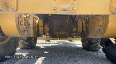 image for item LJ9639 1968 Caterpillar 12F  rigid frame motor grader