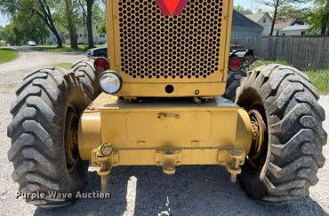 image for item LJ9639 1968 Caterpillar 12F  rigid frame motor grader