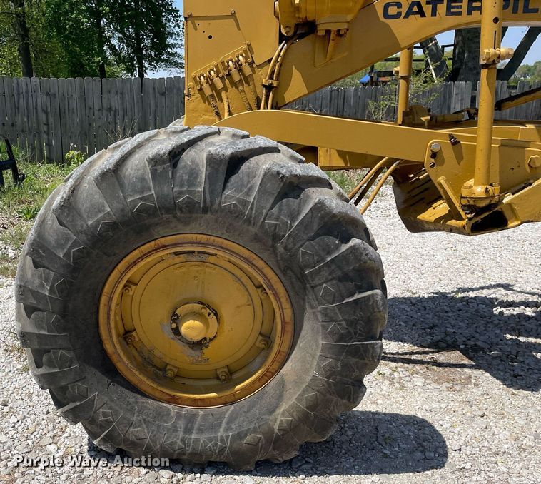 image for item LJ9639 1968 Caterpillar 12F  rigid frame motor grader
