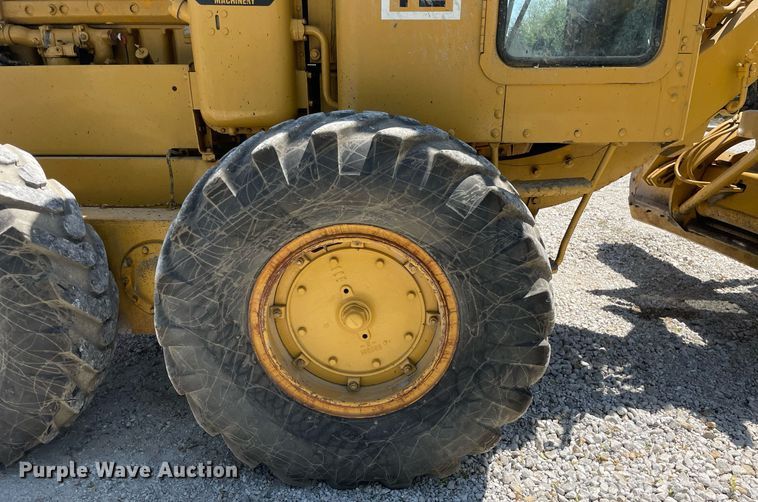 image for item LJ9639 1968 Caterpillar 12F  rigid frame motor grader