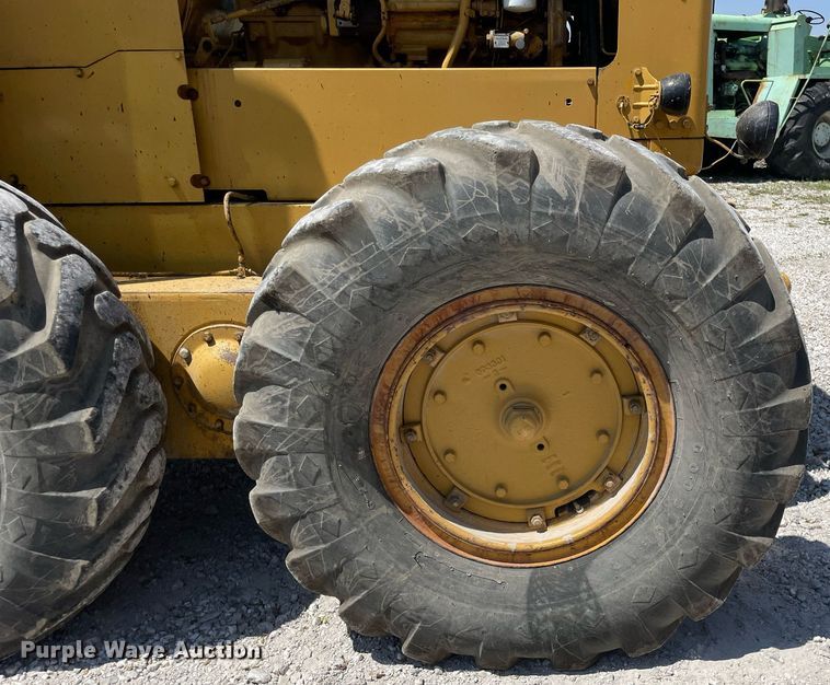 image for item LJ9639 1968 Caterpillar 12F  rigid frame motor grader