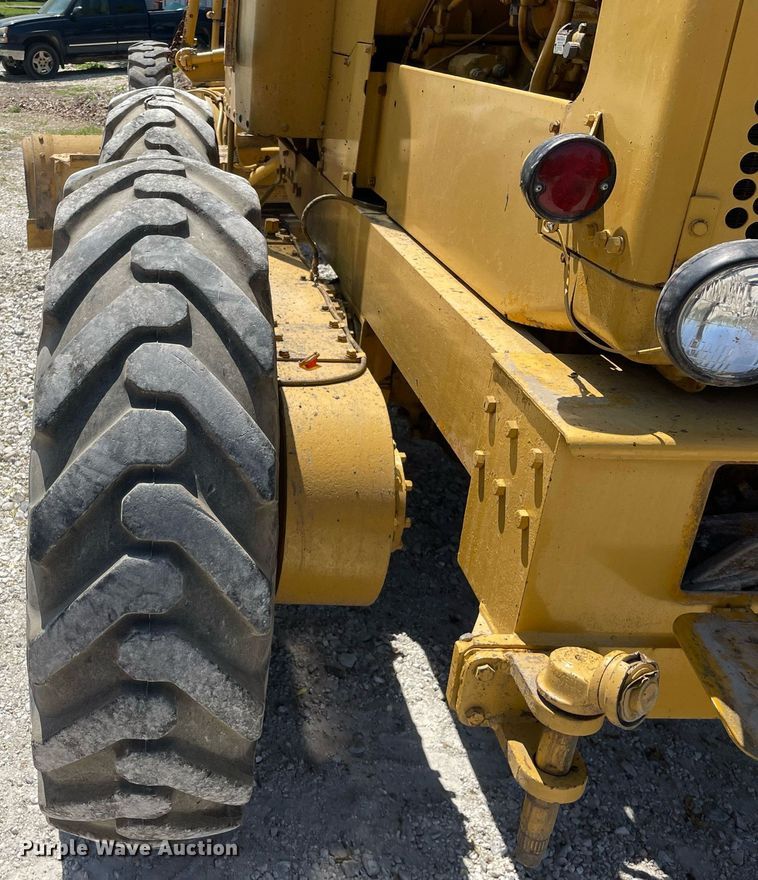 image for item LJ9639 1968 Caterpillar 12F  rigid frame motor grader