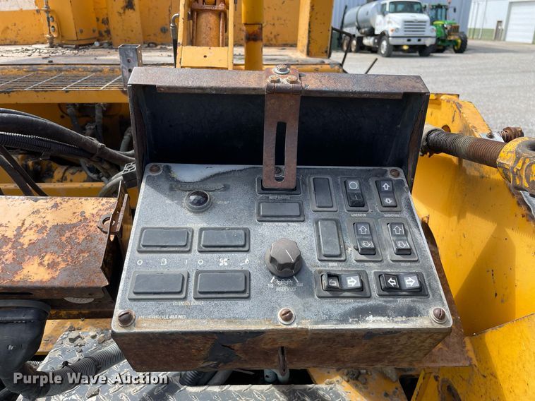 image for item LJ9640 2014 Blaw Knox PF-4410  paver