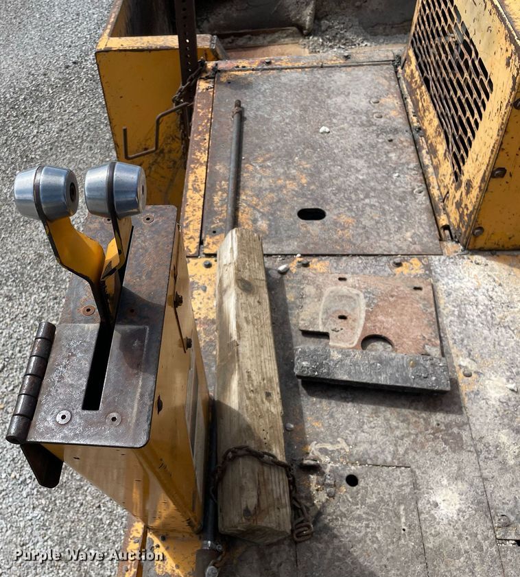 image for item LJ9640 2014 Blaw Knox PF-4410  paver