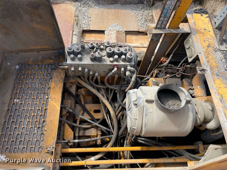 image for item LJ9640 2014 Blaw Knox PF-4410  paver