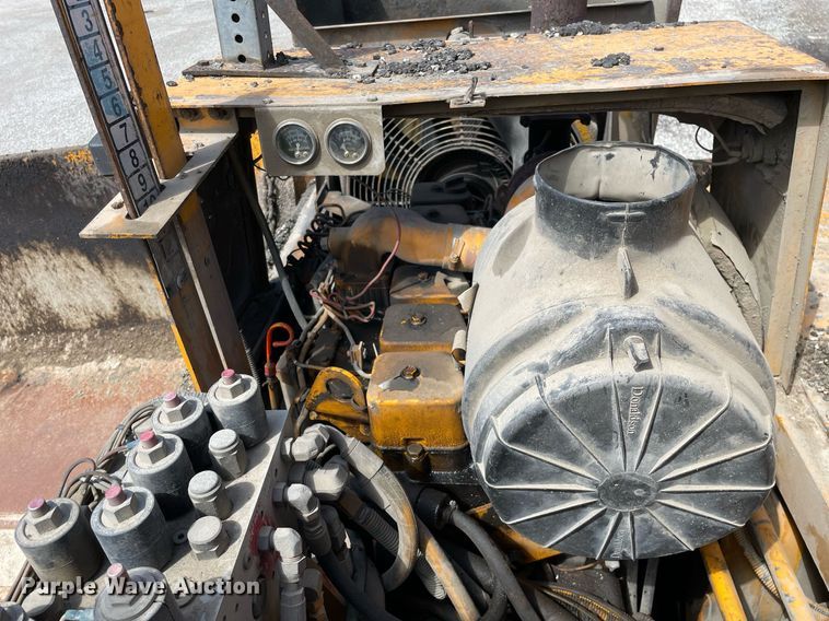 image for item LJ9640 2014 Blaw Knox PF-4410  paver