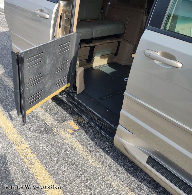 image for item LL9063 2015 Dodge Grand Caravan  handicap accessible van