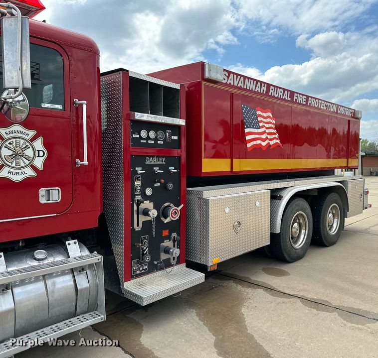 image for item LN9203 1994 Freightliner FLD120  pumper fire truck