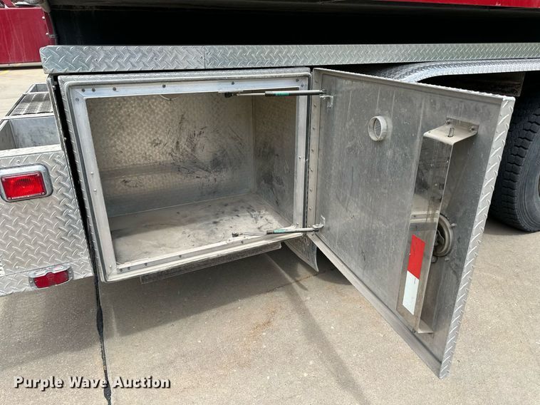 image for item LN9203 1994 Freightliner FLD120  pumper fire truck