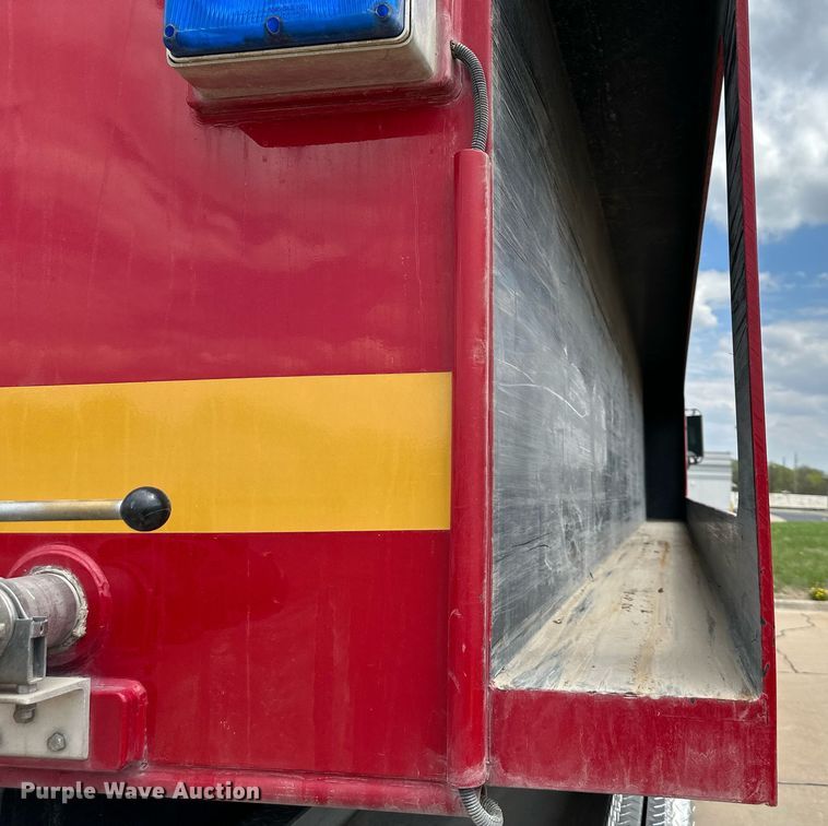 image for item LN9203 1994 Freightliner FLD120  pumper fire truck