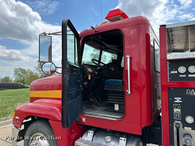 image for item LN9203 1994 Freightliner FLD120  pumper fire truck