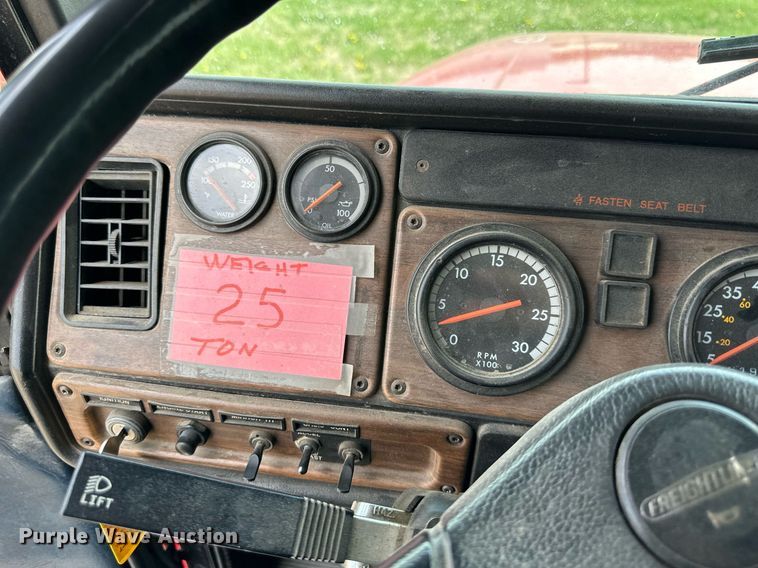 image for item LN9203 1994 Freightliner FLD120  pumper fire truck