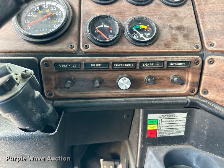 image for item LN9203 1994 Freightliner FLD120  pumper fire truck