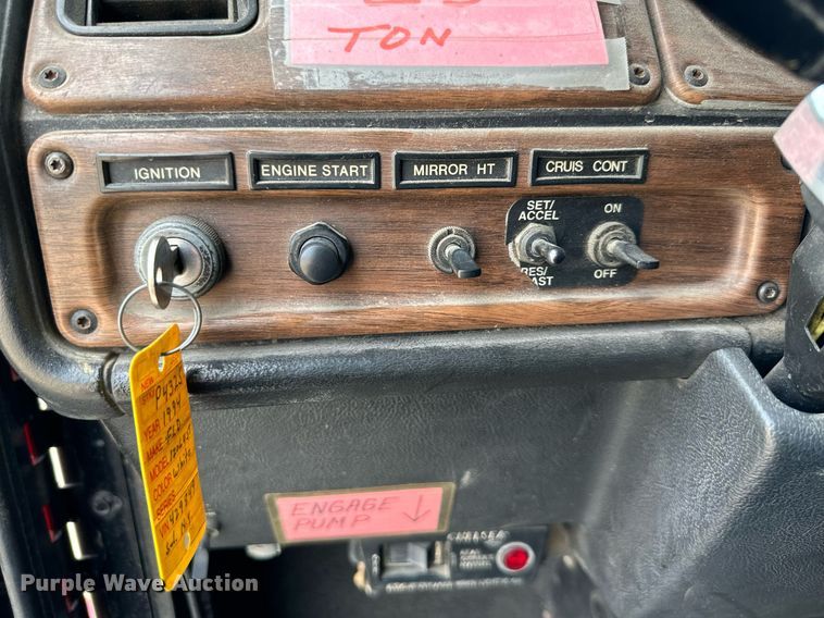 image for item LN9203 1994 Freightliner FLD120  pumper fire truck