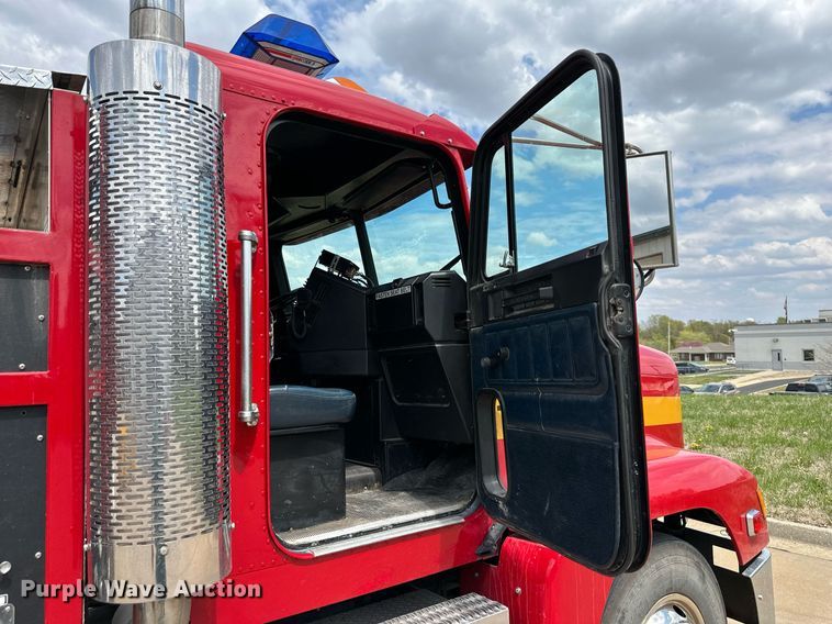 image for item LN9203 1994 Freightliner FLD120  pumper fire truck