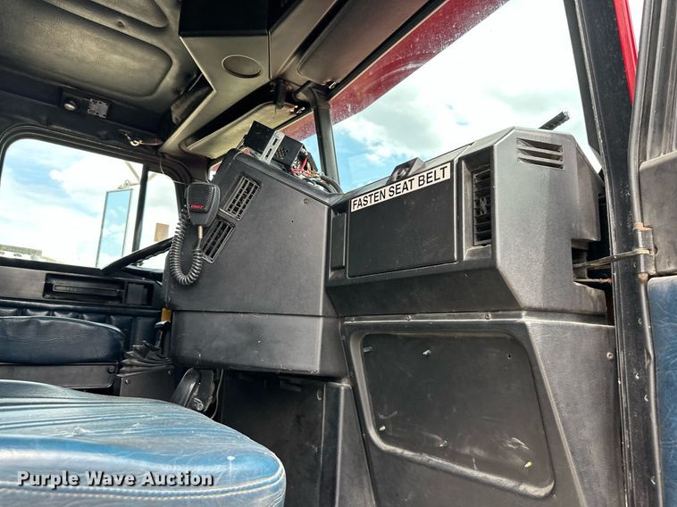 image for item LN9203 1994 Freightliner FLD120  pumper fire truck