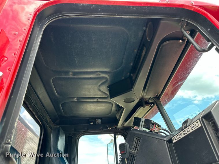 image for item LN9203 1994 Freightliner FLD120  pumper fire truck