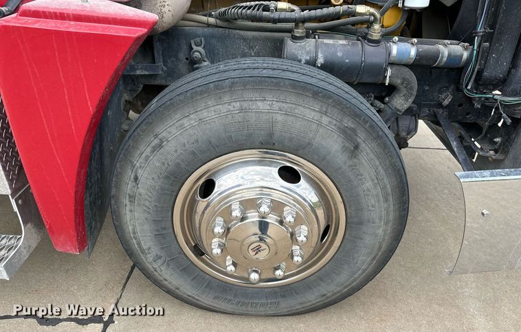 image for item LN9203 1994 Freightliner FLD120  pumper fire truck