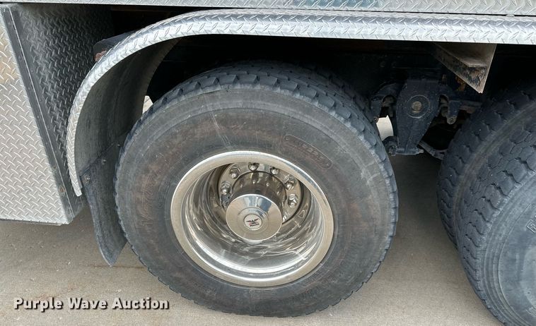 image for item LN9203 1994 Freightliner FLD120  pumper fire truck