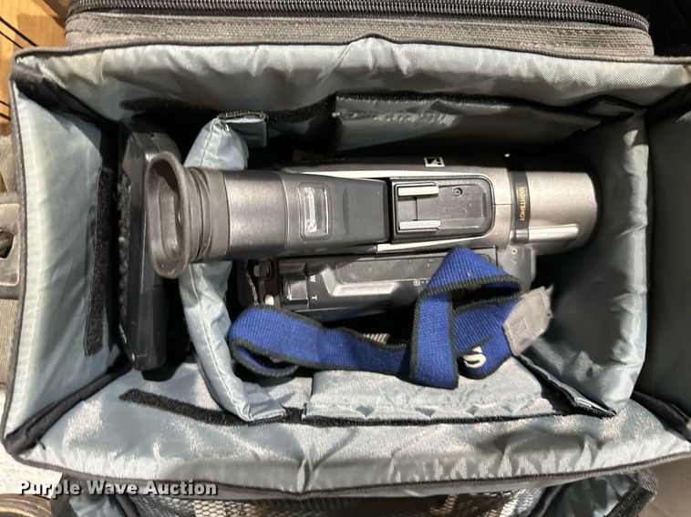 image for item LP9915 Approximately 20 cameras