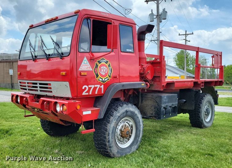 image for item LR9223 1997 Stewart & Stevenson  flatbed truck