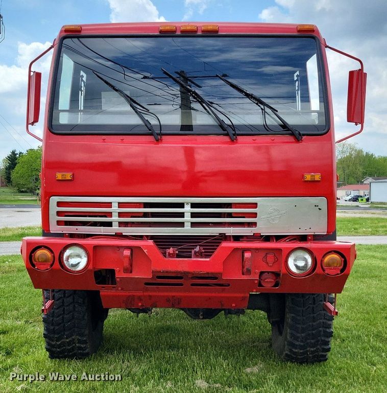 image for item LR9223 1997 Stewart & Stevenson  flatbed truck